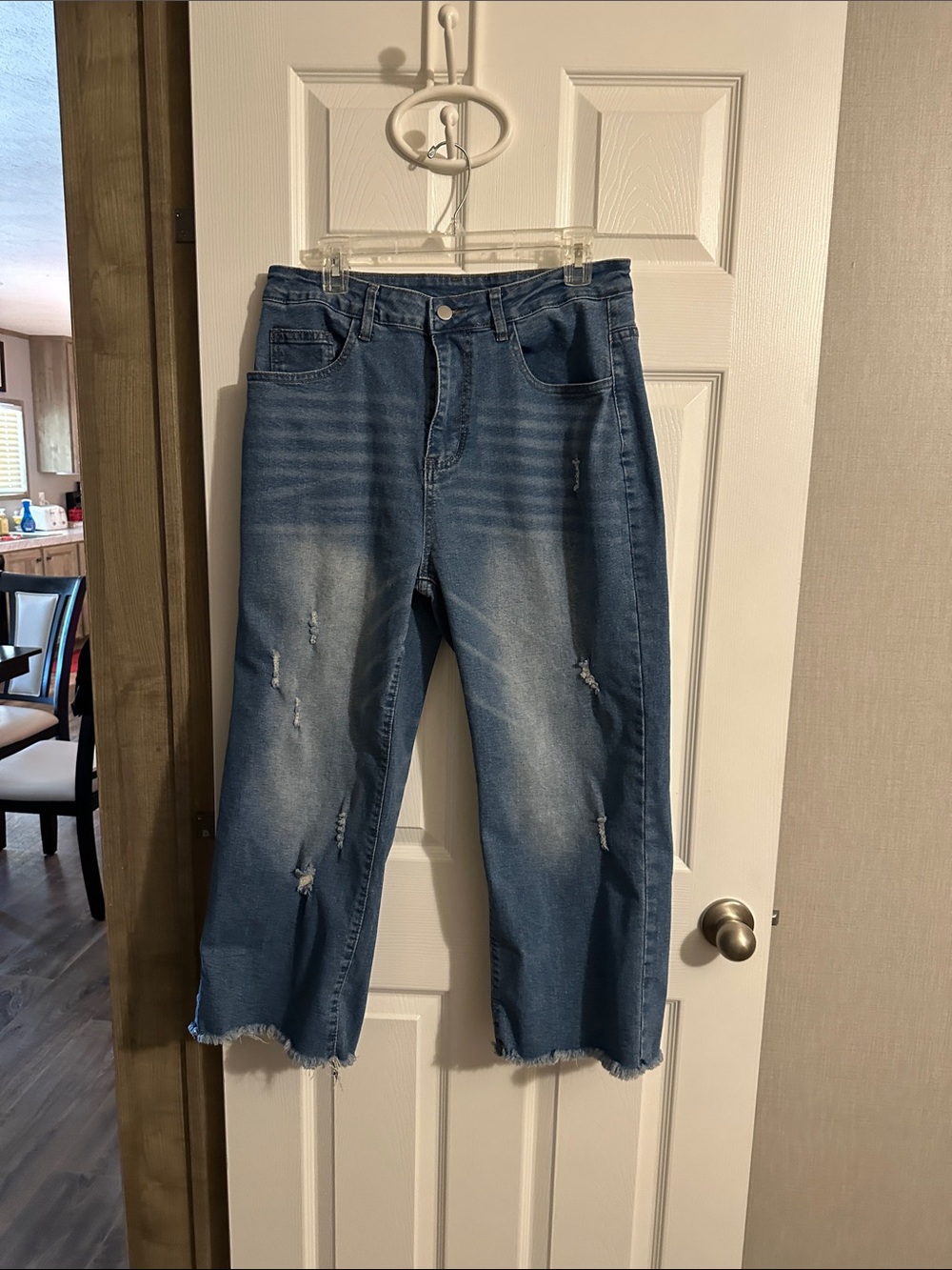 Women Blue Distressed Cropped Jeans